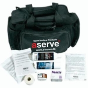 Liten klubbväska med innehåll